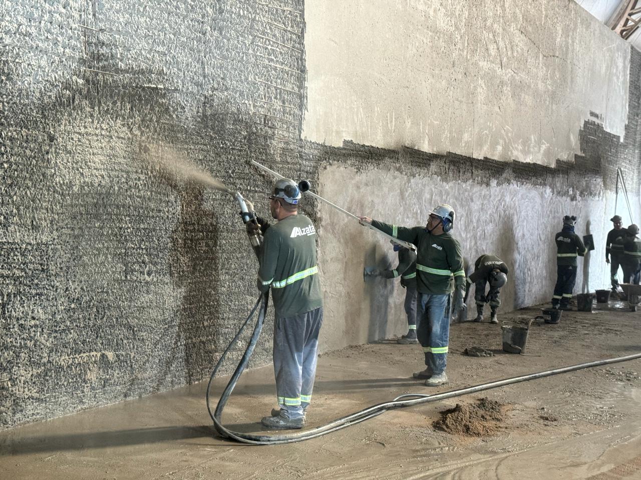 Projeção de argamassas poliméricas
