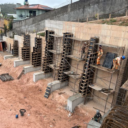Reforço de muro de arrimo