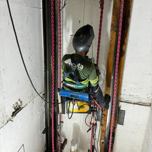 Reforço em estrutura metálica